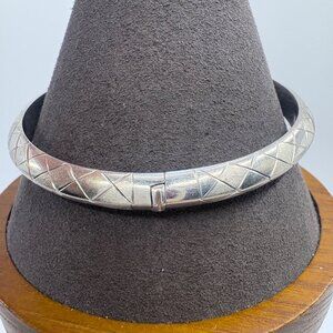 VTG Solid Sterling Silver 925 Etched Hinged Bangle Bracelet Size 7.5" Fit